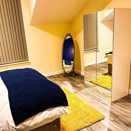 Betty'S Apartment- Metres From Train Station هاروغايت المظهر الخارجي الصورة