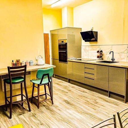 Betty'S Apartment- Metres From Train Station هاروغايت المظهر الخارجي الصورة
