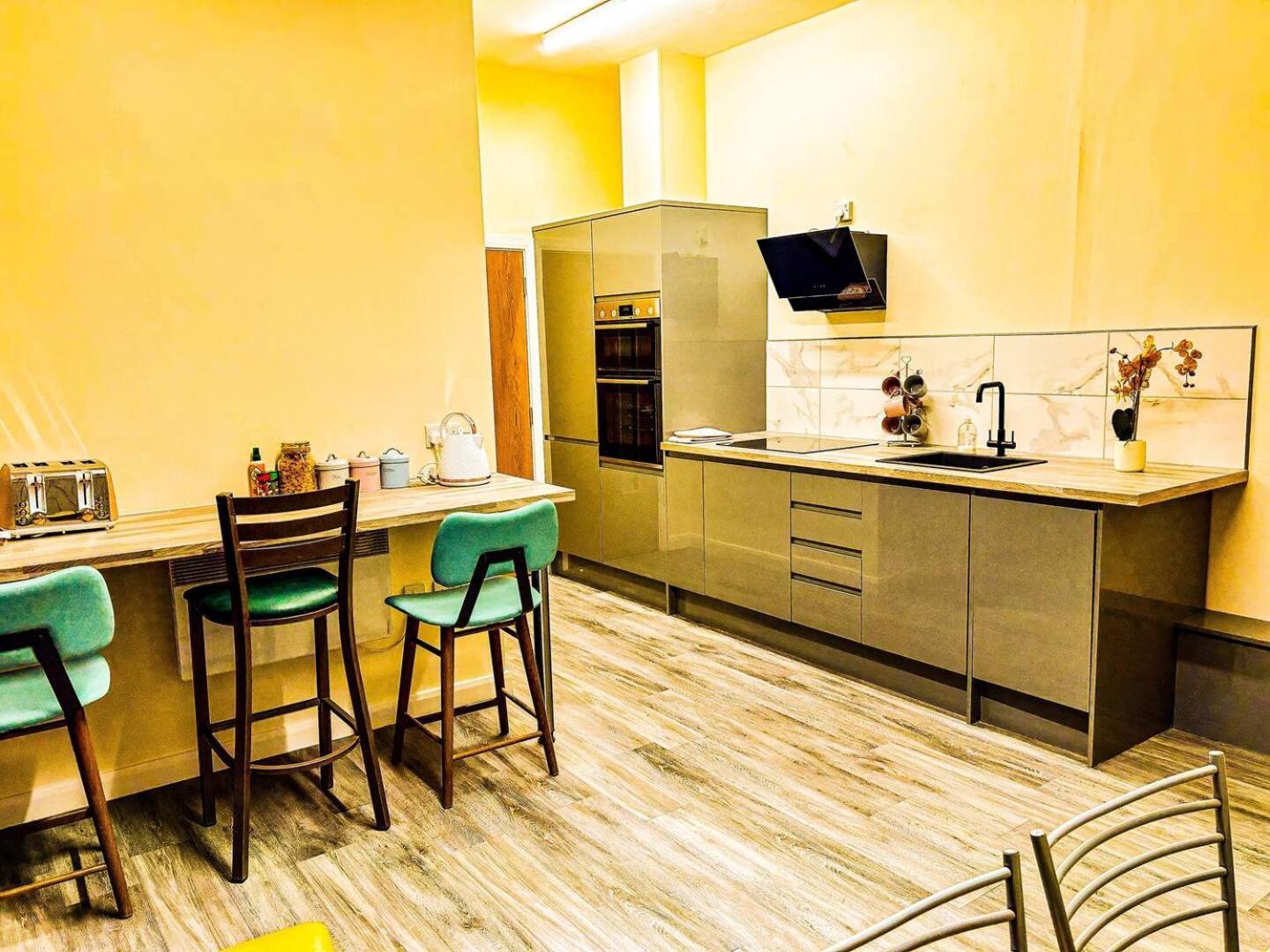 Betty'S Apartment- Metres From Train Station هاروغايت المظهر الخارجي الصورة
