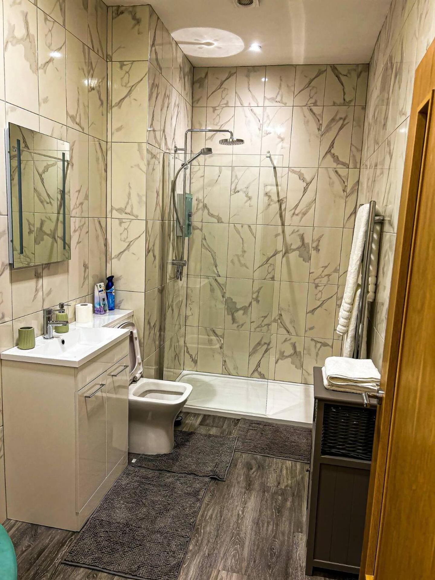 Betty'S Apartment- Metres From Train Station هاروغايت المظهر الخارجي الصورة