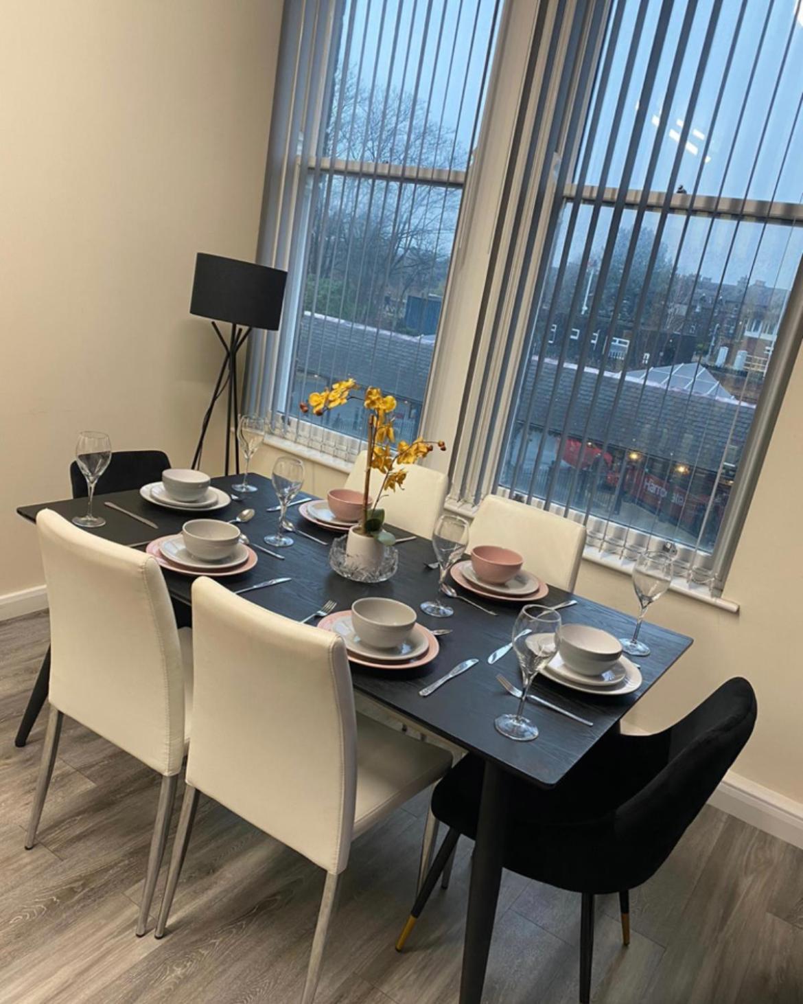 Betty'S Apartment- Metres From Train Station هاروغايت المظهر الخارجي الصورة