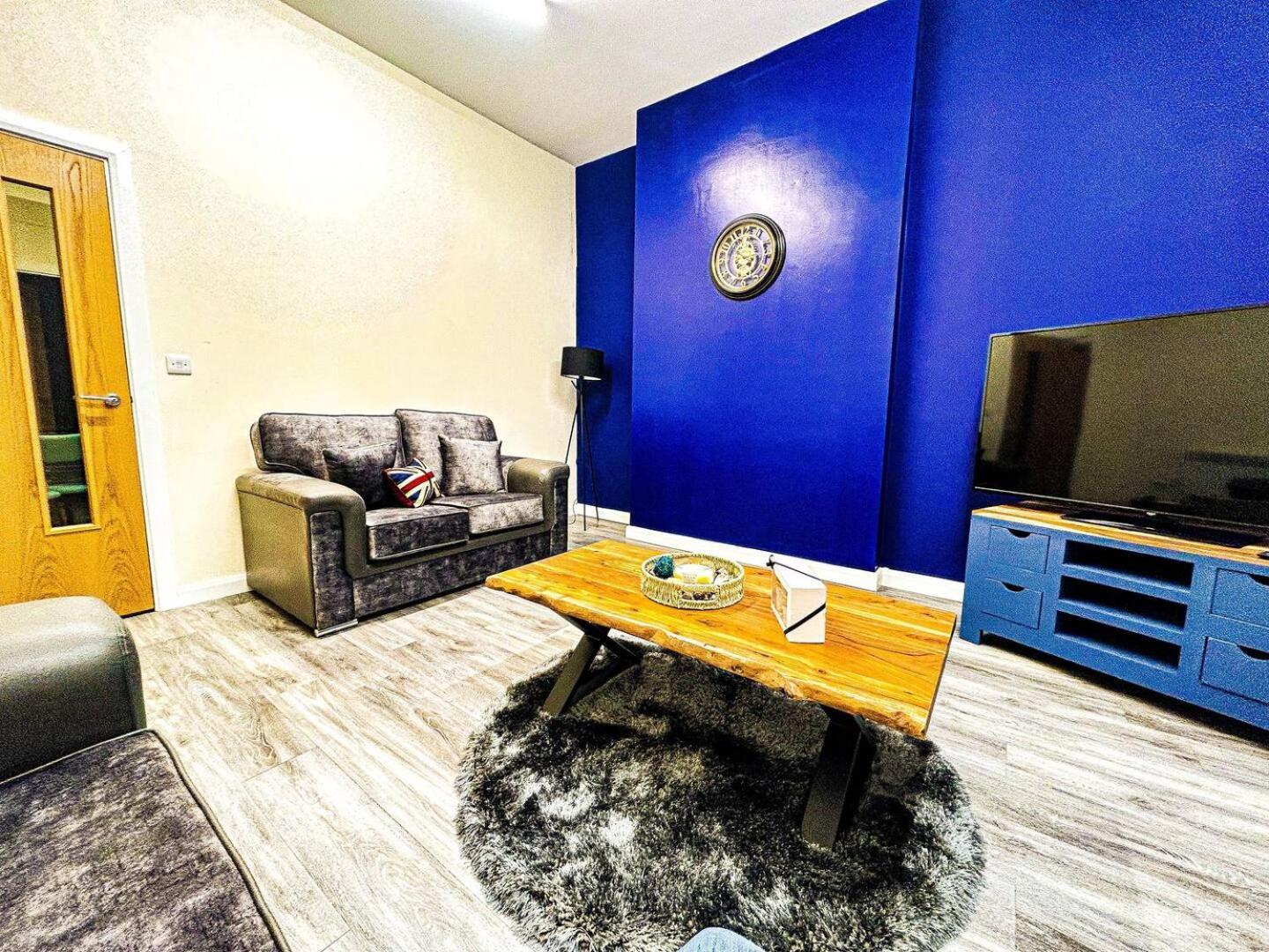 Betty'S Apartment- Metres From Train Station هاروغايت المظهر الخارجي الصورة